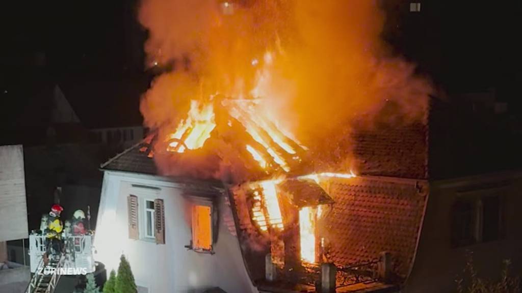 Haus zerstört: Brand in Neuhausen am Rheinfall