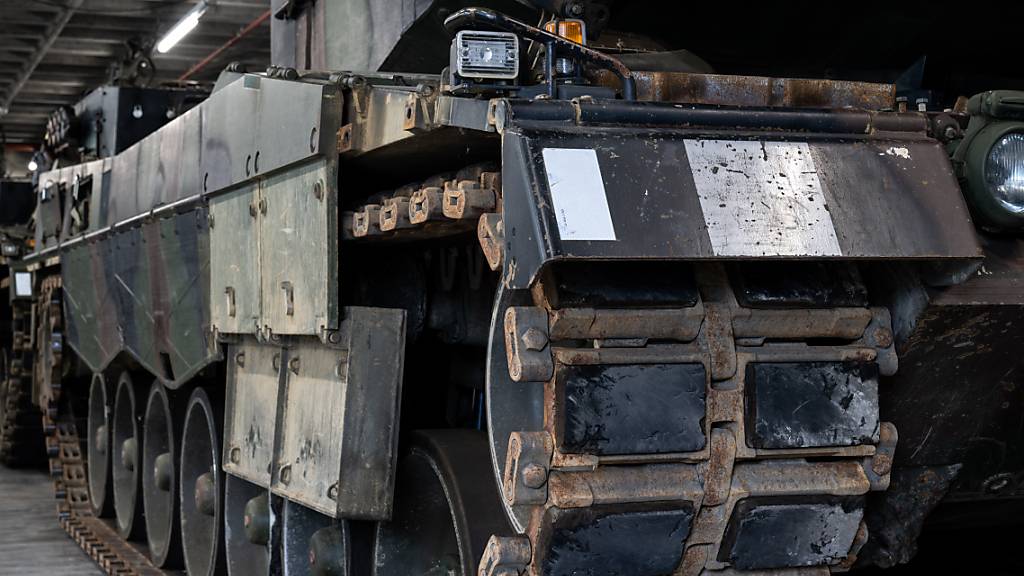 Ein stillgelegter Panzer des Typs Leopard 2 der Schweizer Armee. (Archivbild)