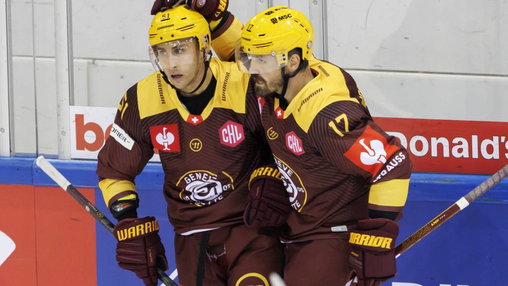 Arnaud Jacquemet (rechts) und Valtteri Filppula nach dem 2:0