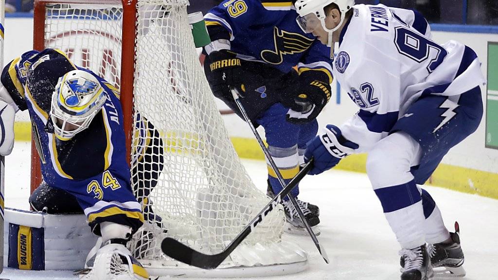 Seltener Glücksmoment: Joël Vermin beschäftigt bei einem seiner 24 NHL-Einsätze St. Louis' Keeper Jake Allen