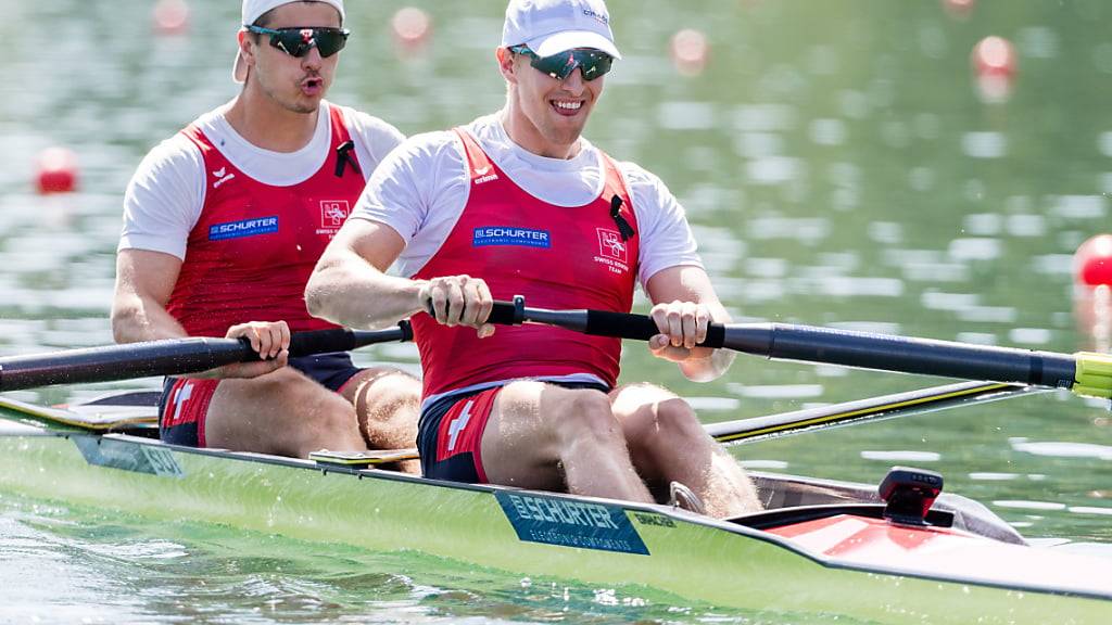 Andrin Gulich (vorne) und Roman Röösli qualifizierten sich im Zweier souverän für die Halbfinals vom Samstag