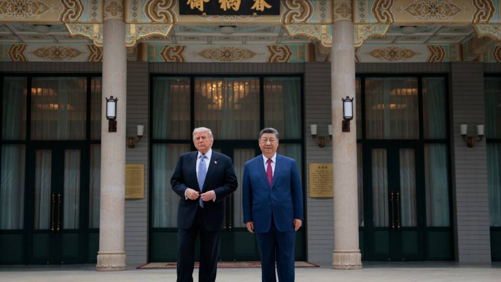 US-Präsident Donald Trump mit dem chinesischen Präsidenten Xi Jinping während eines Besuchs im Zhongnanhai-Garten. Foto: Evan Vucci/Pool Reuters/AP/dpa