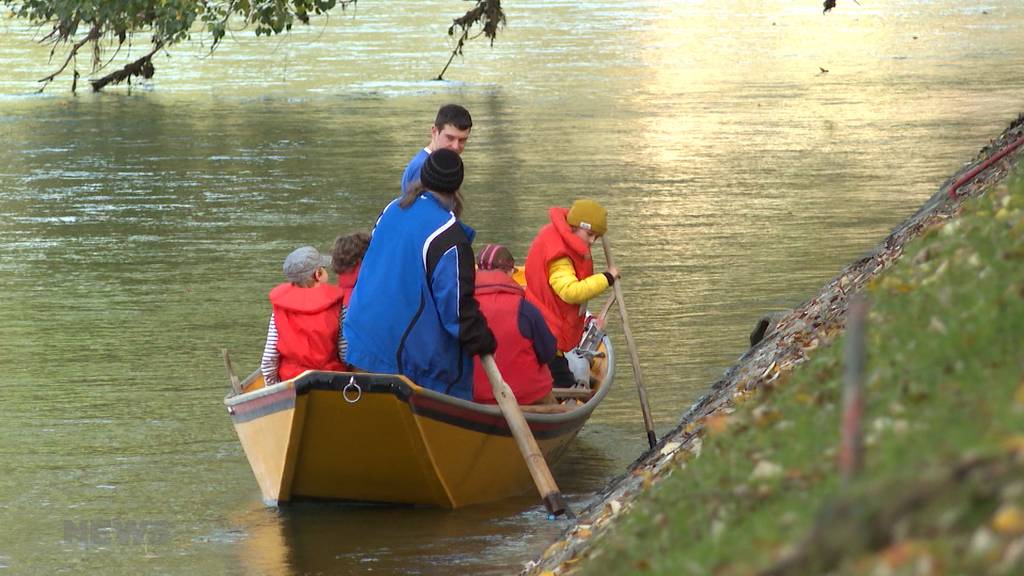 Für einmal gegen den Strom: Beim Wasserfahren auf der Aare kommen Kinder ins Schwitzen