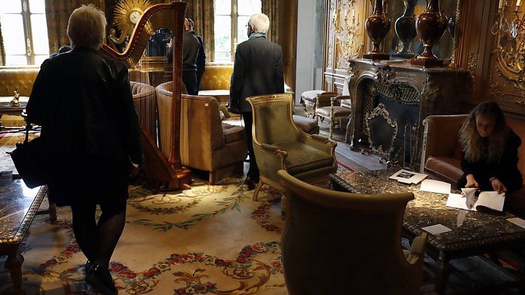 Die Versteigerung von Objekten des Pariser Ritz-Hotels ist erfolgreich zu Ende gegangen.