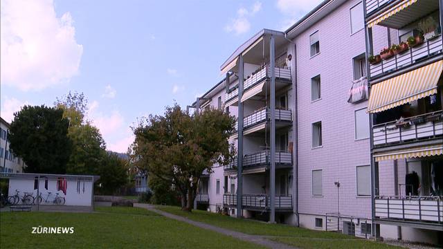 Rentnerin stürzt tödlich vom Balkon