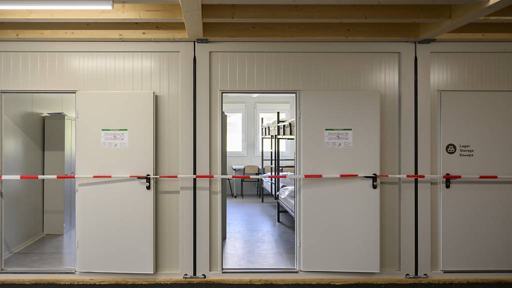 Die Containersiedlung für Flüchtlinge in Meggen kann nach einem Gerichtsurteil fertiggestellt werden. (Symbolbild)