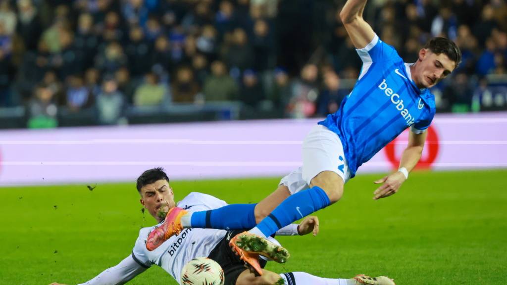 Keine Überflieger: Basels Flavius Daniliuc (li.) stoppt Robin Mirisola, am Ende Ende jubelt in Belgien aber der Gastgeber Genk