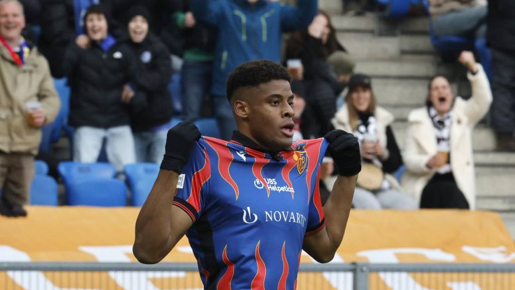 Kevin Carlos legt seine Ladehemmungen mit einer Doublette ab. (Archivbild)