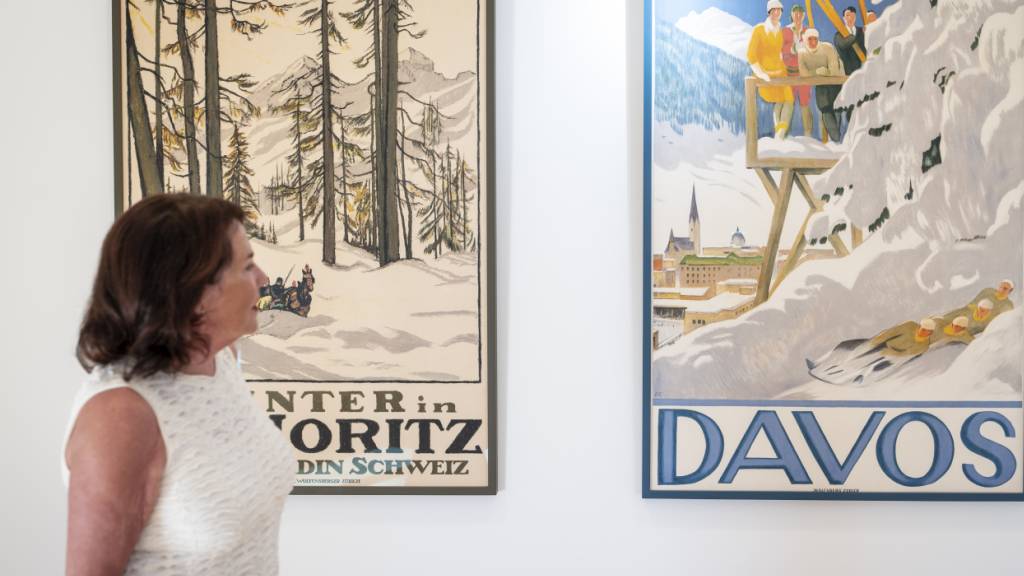 Beatrice Müller sammelt historische und zeitgenössische Werbeplakate aus der Schweiz. Die Galeristin und Kuratorin setzt nun einen Schlusspunkt unter ihre berufliche Karriere und macht mit der Ausstellung «Highlights der Schweizer Plakatkunst» einen Teil ihrer Sammlung der Öffentlichkeit zugänglich.