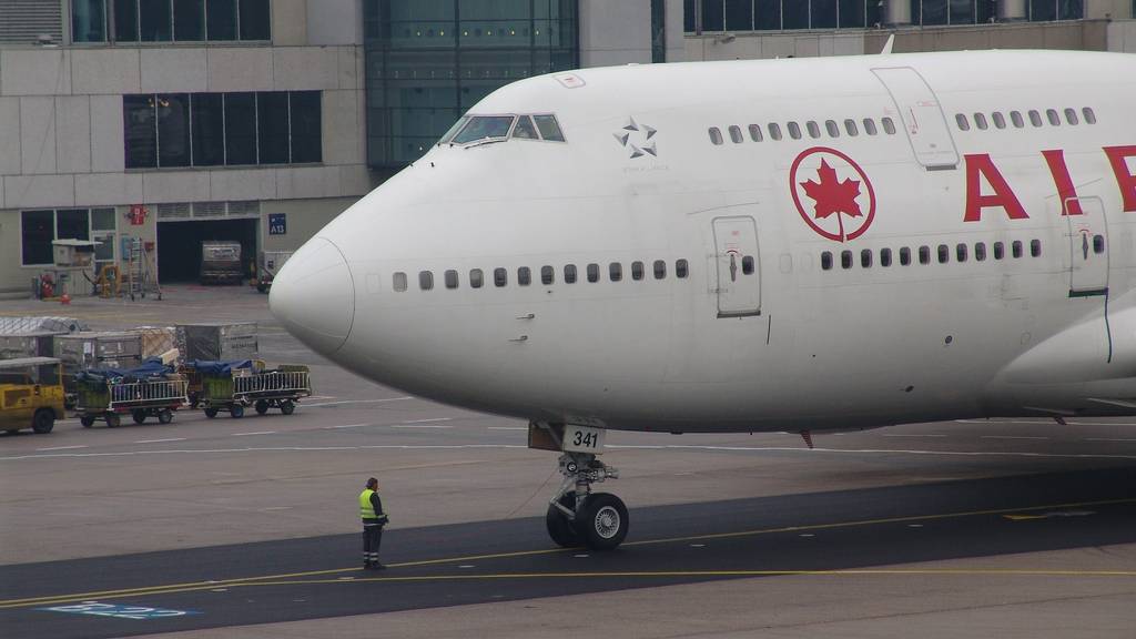 Schlafende Passagierin an Bord vergessen