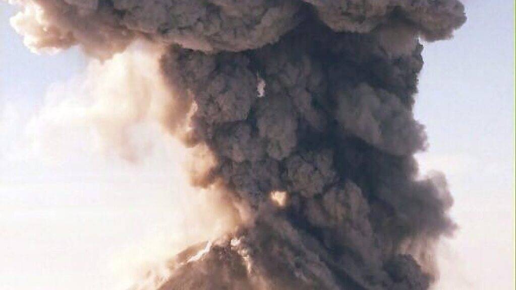Ob ein Vulkan explosiv ausbricht, entscheidet auch der Gehalt des im Magma gelösten Wassers. (Themenbild)