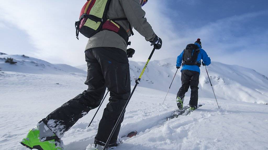 Läuft es gut oder sollte man doch die Route ändern? Ein Messgerät soll Skitourengängern künftig bei der Entscheidung helfen. (Archiv)