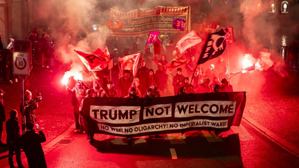 Drei Polizisten bei Anti-Trump-Demonstration in Zürich verletzt
