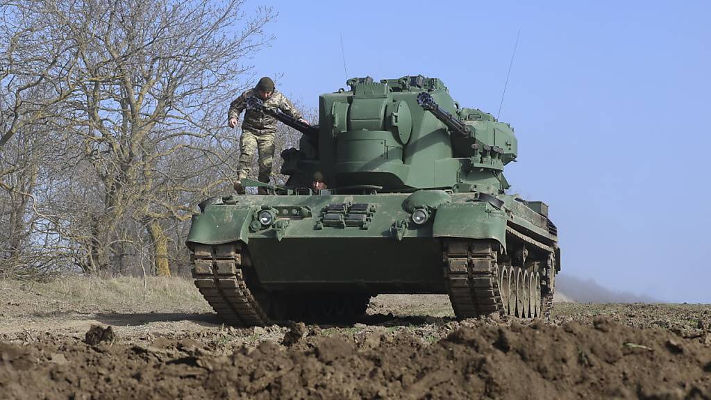 Begehren aus Deutschland für die Weitergabe von Schweizer Munition für den Gepard-Flugabwehrpanzer an die Ukraine haben Vorstösse für die Lockerung des Nichtwiederausfuhr-Verbots ausgelöst. (Archivbild)