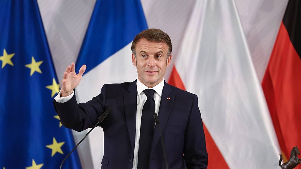 Emmanuel Macron, Präsident von Frankreich, spricht im Festsaal im historischen Rathaus Münster anlässlich der Verleihung des Internationalen Preis des Westfälischen Friedens. Foto: Rolf Vennenbernd/dpa