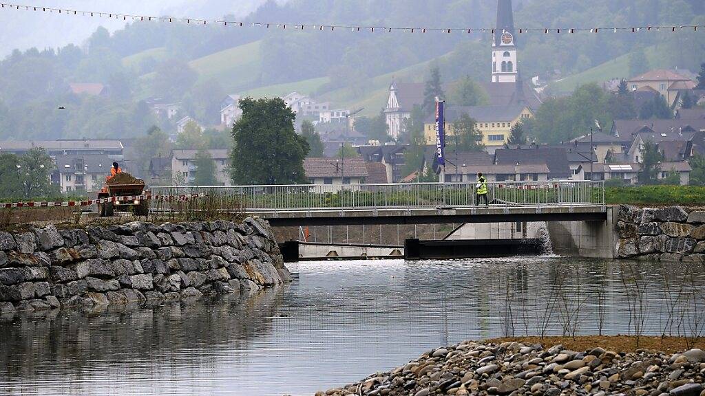 Ein Bild der Kleinen Emme bei Malters aus dem Jahr 2011. Für jene ist 2024 ein Hochwasserschutzprojekt vorgesehen. (Archivbild)