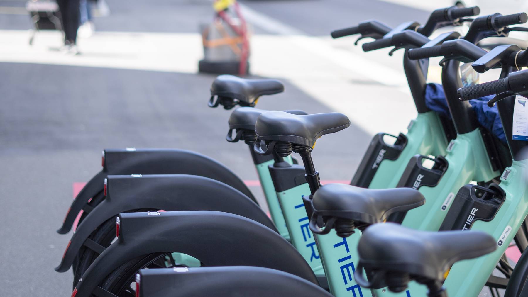 Die Tier Mobility GmbH wird in den Gemeinden rund um die Stadt St. Gallen neben E-Trottinetts weiterhin E-Bikes verleihen. (Symbolbild)