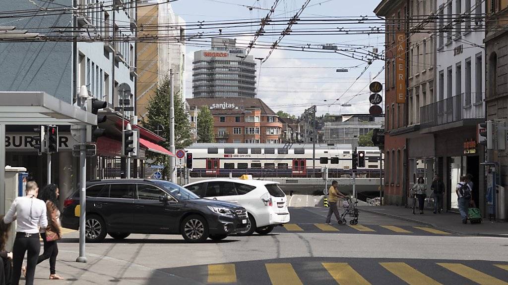 Ab 2020 soll für Autos tagsüber Schluss sein: Dann wird die Zürcher Langstrasse zeitweise autofrei. (Archivbild)