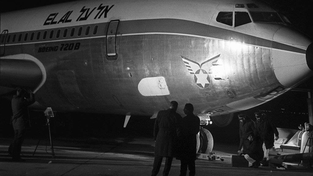 Am 18. Februar 1969 verübte ein Kommando der Volksfront zur Befreiung Palästinas (PFLP) auf dem Flughafen Zürich-Kloten einen Anschlag auf ein Flugzeug der El Al, bei dem der Pilot und ein Palästinenser ums Leben kamen.  Die Attentäter wurden später freigepresst. (Archivbild)