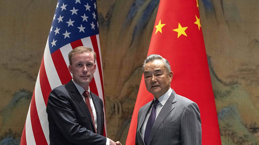 Jake Sullivan und Wang Yi. Foto: Ng Han Guan/AP Pool/AP/dpa