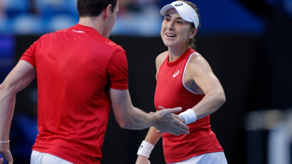 Belinda Bencic gewinnt am United Cup gegen Frankreich nach ihrem Einzel auch an der Seite Jakub Paul