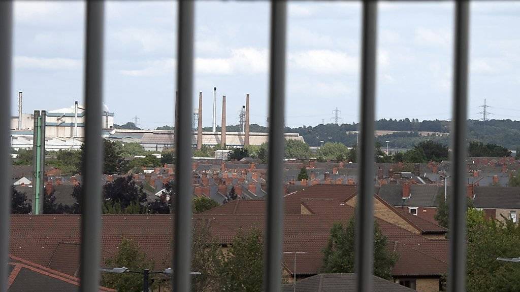 Blick durch Gitter auf die Stadt Rotherham, wo sich die Verbrechen ereignet hatten