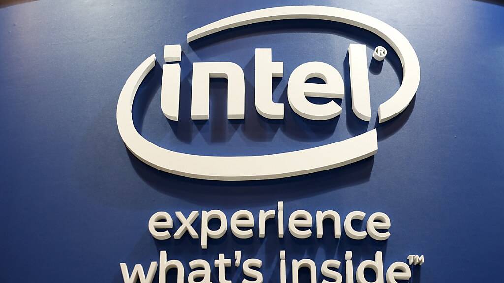 Der Halbleiter-Riese Intel ist im vergangenen Quartal in die Gewinnzone zurückgekehrt und hofft auf deutlich bessere Geschäfte in der zweiten Jahreshälfte. Unterm Strich gab es schwarze Zahlen von 1,48 Milliarden Dollar. (Archivbild)