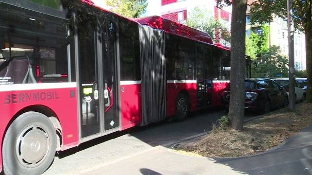 Pechvogel: Bernmobil endet eingeklemmt