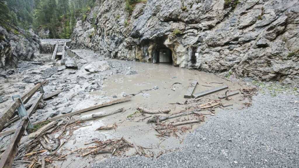 Überschwemmung bei der Wasserfassung Tantermozza in Zernez GR