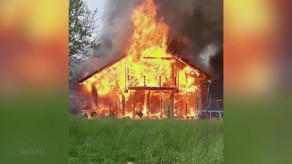 Brand: Beim Versuch, sein Haus zu löschen, wird ein Mann verletzt