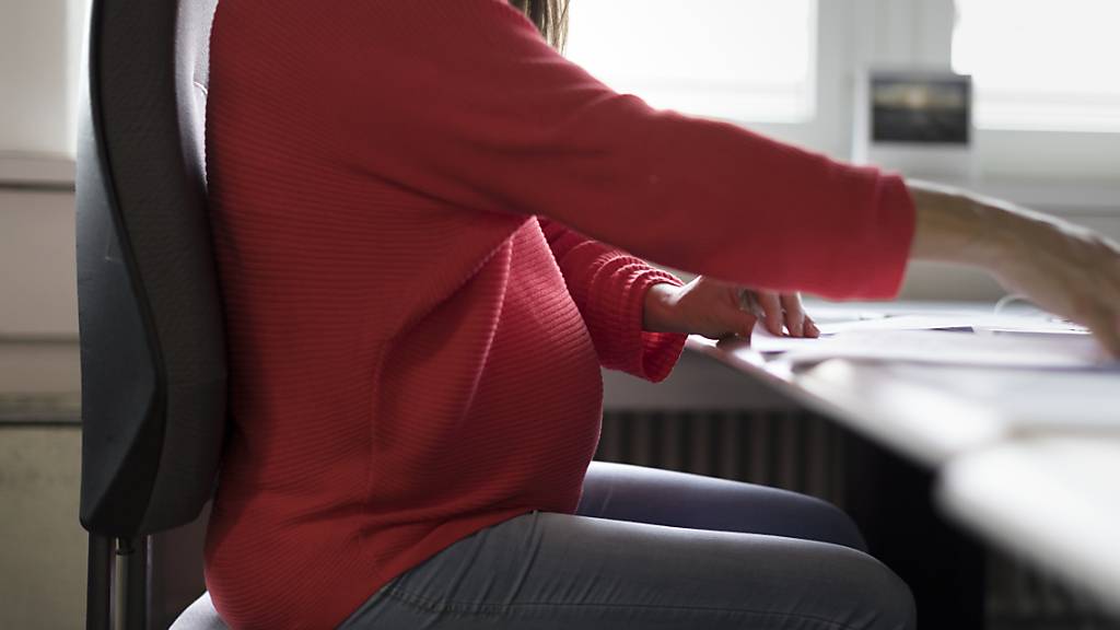 Der Kanton Bern führt als Arbeitgeber keinen vorgeburtlichen Urlaub für Schwangere ein. (Symbolbild)