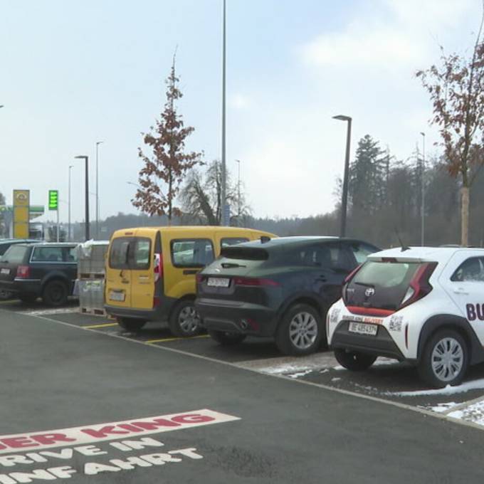 Zu wenig Parkplätze: Verkehrschaos bei KFC und Burger King in Langenthal