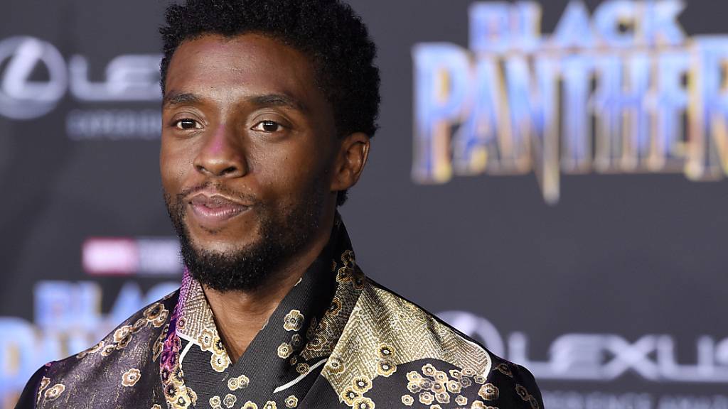 ARCHIV - US-Schauspieler Chadwick Boseman kommt im Januar 2018 zur Premiere des Films Black Panther in Los Angeles. Foto: Chris Pizzello/Invision/AP/dpa