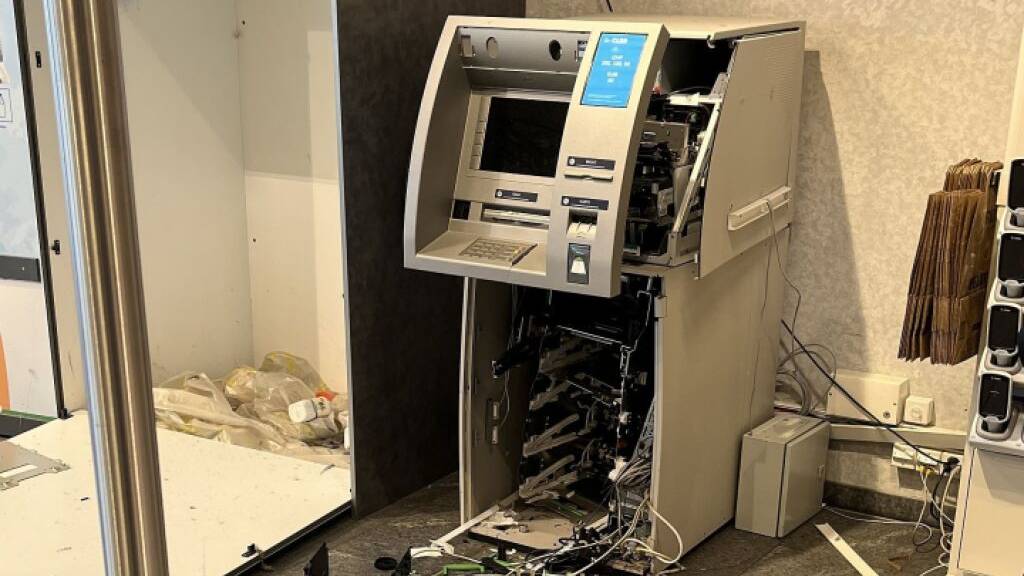 Bankomat in einer Coop-Filiale in Allschwil BL aufgebrochen