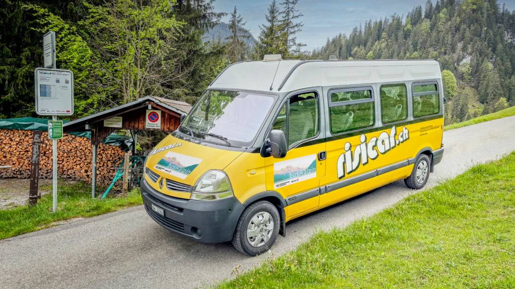 Zwischen Alpnach Dorf und der Lütholdsmatt am Südfuss des Pilatus verkehren seit 2024 Kleinbusse.