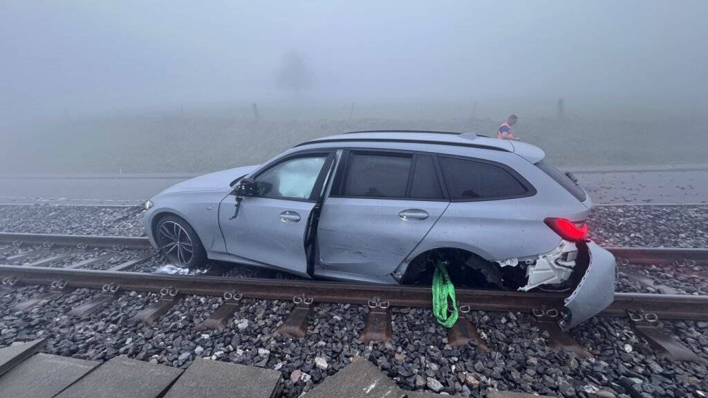 Beide Autos mussten abgeschleppt werden.