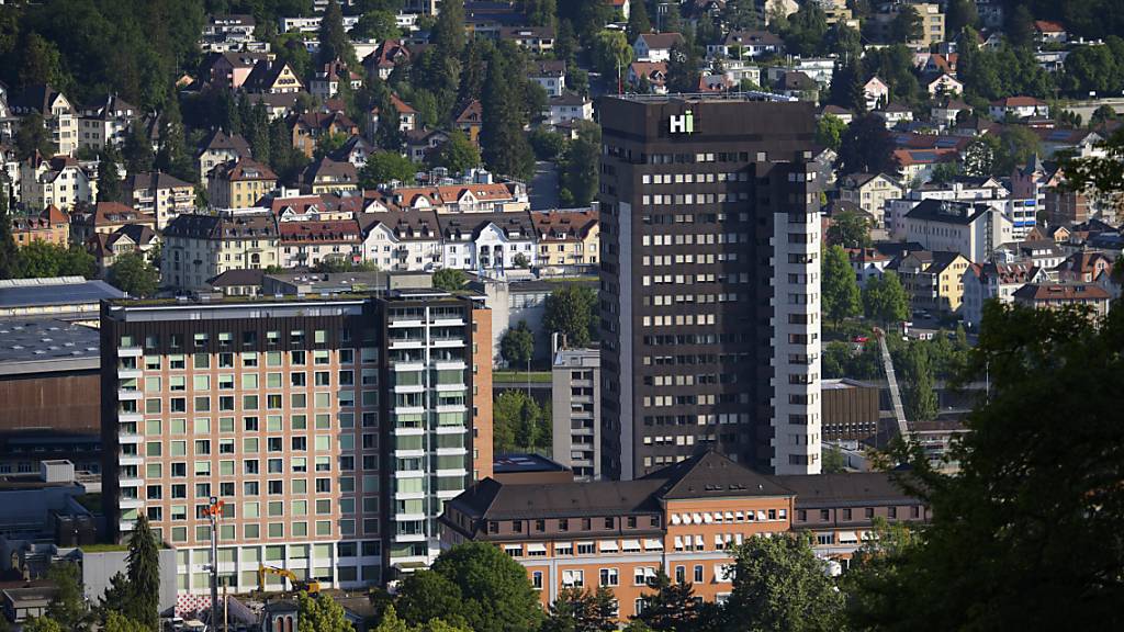 Der Kanton St. Gallen entschädigt die Spitäler und Kliniken (im Bild das Kantonsspital St. Gallen) mit 42,3 Millionen Franken für Ertragsausfälle während des Behandlungsverbots im März und April 2020.