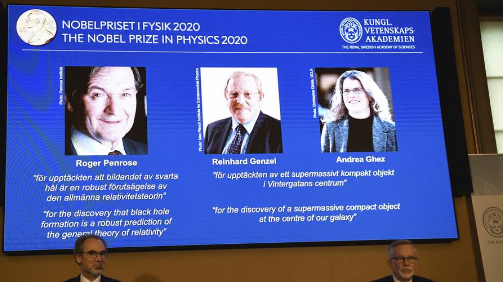 Ein ungewohntes Bild: Die erst 55-jährige Andrea Ghez (r) ist eine von drei diesjährigen Nobelpreisträgern für Physik. Sie ist erst die vierte Frau in der Geschichte des Nobelpreises, welcher diese Ehre widerfährt.