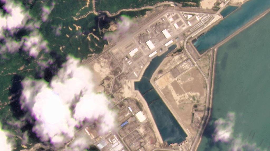 Dieses Satellitenfoto von Planet Labs Inc. zeigt das Kernkraftwerk Taishan in der Provinz Guangdong. Chinas Atomaufsicht hat ein Leck im südchinesischen Atomkraftwerk Taishan bestritten, aber Probleme mit Brennstäben eingeräumt. Foto: Planet Labs Inc./Planet Labs Inc./AP/dpa
