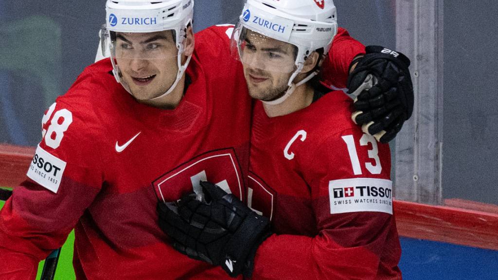 Nico Hischier (rechts) und Timo Meier haben einen sehr erfolgreichen Abend hinter sich