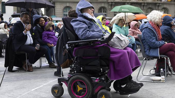 Künftig leben Berner Menschen mit Behinderungen selbstbestimmter
