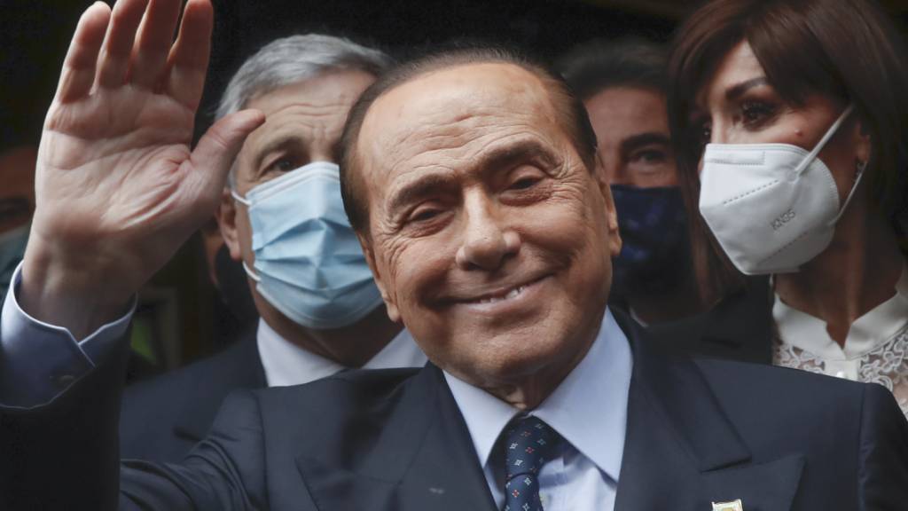 Der ehemalige Ministerpräsident von Italien, Silvio Berlusconi, vor ein paar Tagen bei der Ankunft in der Abgeordnetenkammer. Foto: Alessandra Tarantino/AP/dpa