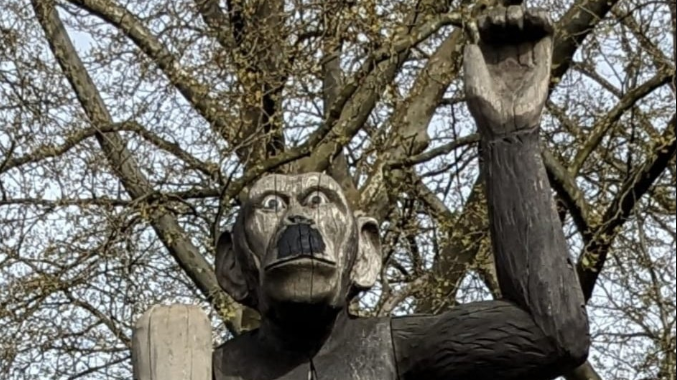 Vandalen malen Affen auf Zürcher Spielplatz einen Hitlerschnauz