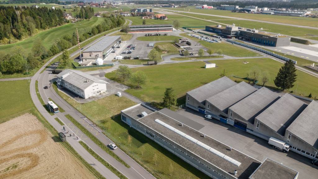 Bauarbeiten für Strassenverlegung beim Militärplatz Emmen gestartet