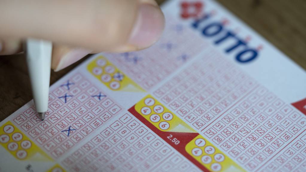Aus der Swiss-Lotto-Ziehung vom Samstag ist eine Millionärin oder ein Millionär hervorgegangen. (Symbolbild)