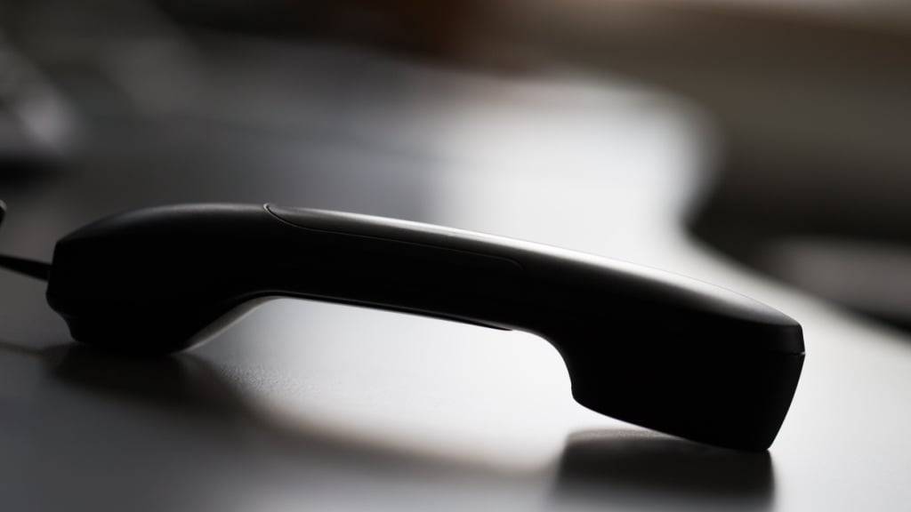 Die Luzerner Polizei warnt vor Telefonbetrügern, die sich in vielen Fällen als Polizisten, Mitarbeitende der Staatsanwaltschaft oder als Bankangestellte ausgeben. (Symbolbild)
