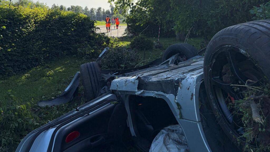 Zwei Frauen nach Autoüberschlag bei Hombrechtikon verletzt