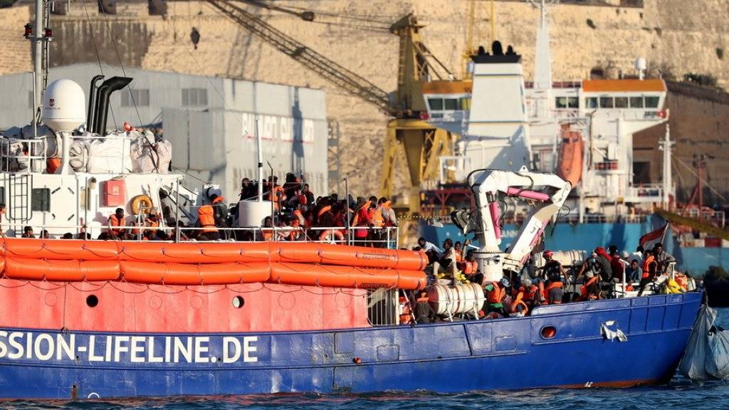 Das Flüchtlingsschiff «Lifeline» im Hafen von Valletta. Archivbild)