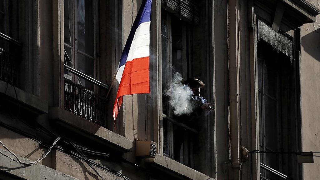 Frankreich nahm zwei frühere Agenten seines Auslandsgeheimdienstes fest. (Symbolbild)