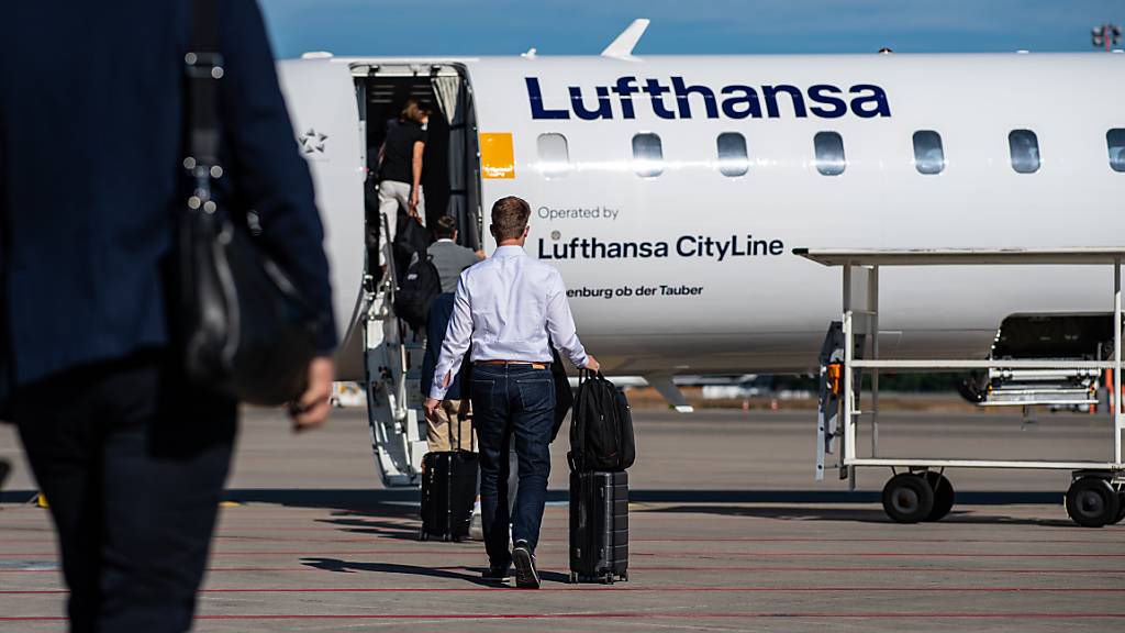 Die Lufthansa hofft, dank den Corona-Schnelltests für Passagiere wieder mehr Flugverbindungen anbieten zu können. (Archiv)